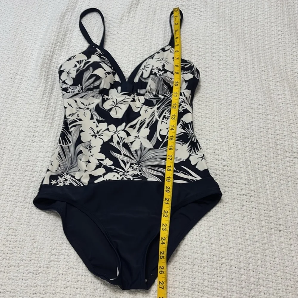 KRISTA floral Black & white one piece Bathing suit padded cups v-neck size 8 - Picture 12 of 12